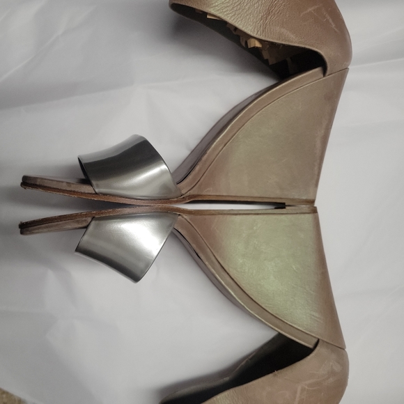 Vince Taupe Metallic Ankle High Heel Wedge Sandals Size 9 - Picture 6 of 14